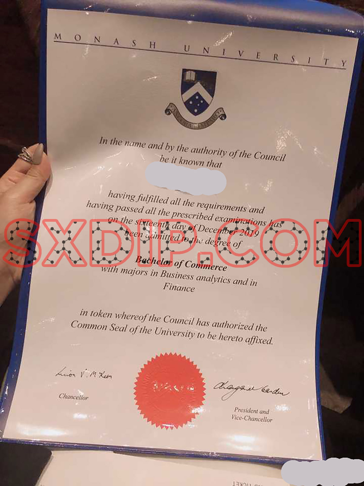 澳洲莫纳什大学毕业